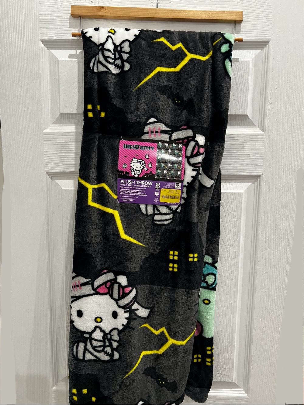 Hello Kitty Halloween Blanket NEW